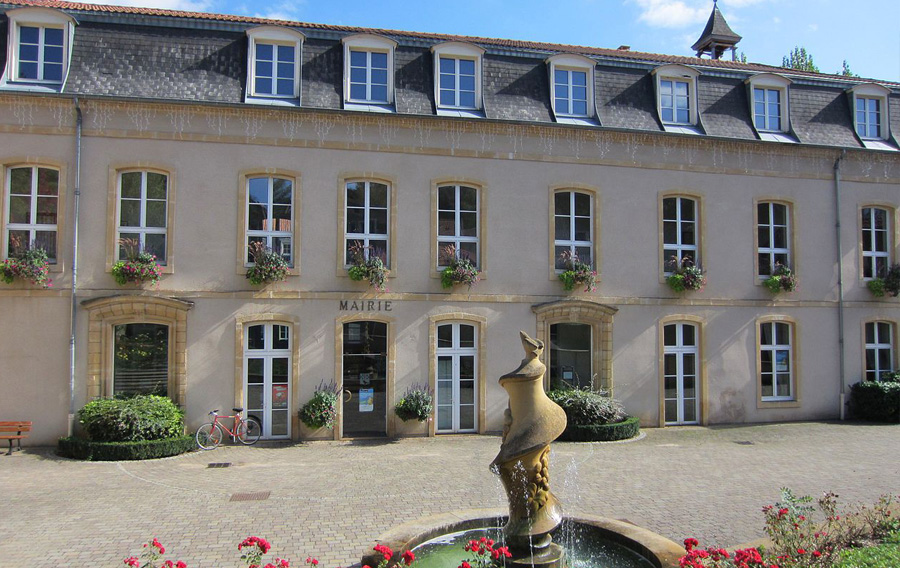 Mairie, foyer Saint-Michel, maison d'Arros de Plappeville