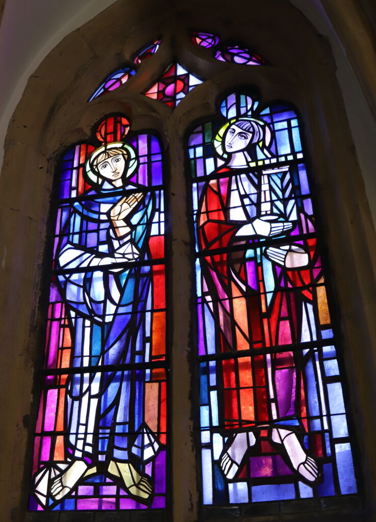 Vitrail n°9 - saint Etienne et sainte Barbe