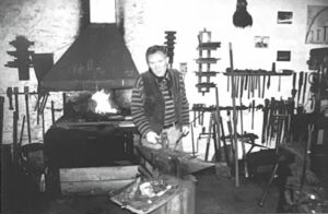 Jean-Louis Hurlin dans sa forge